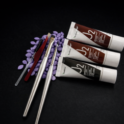 Инструменты для окрашивания бровей: краска, пинцет, кисти, щеточка и воск