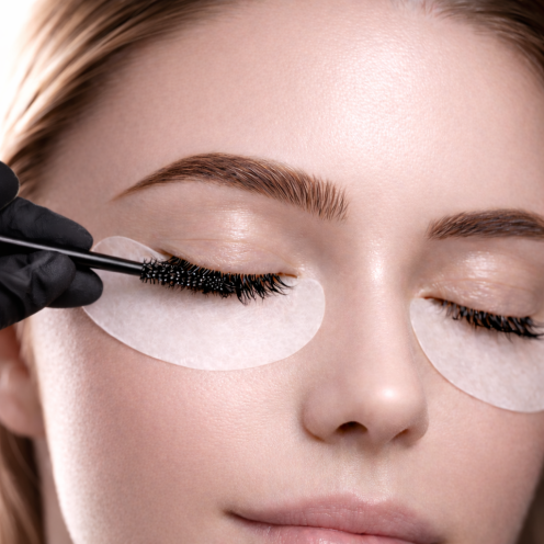 Окрашивание ресниц: процедура в салоне крупным планом