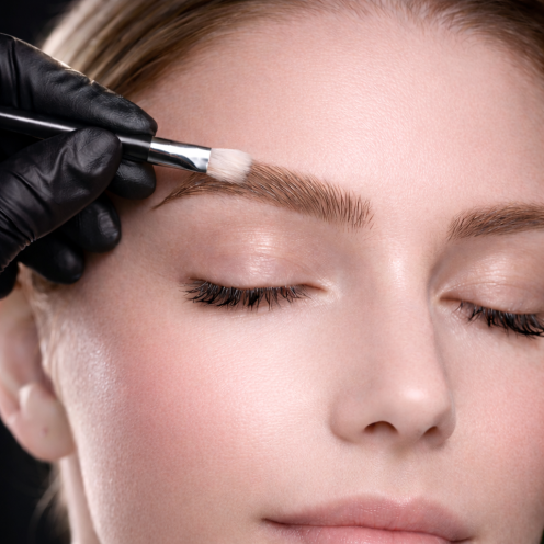 Осветление бровей: нанесение состава для мягкого оттенка