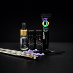 Средства для окрашивания бровей и инструменты мастера крупным планом